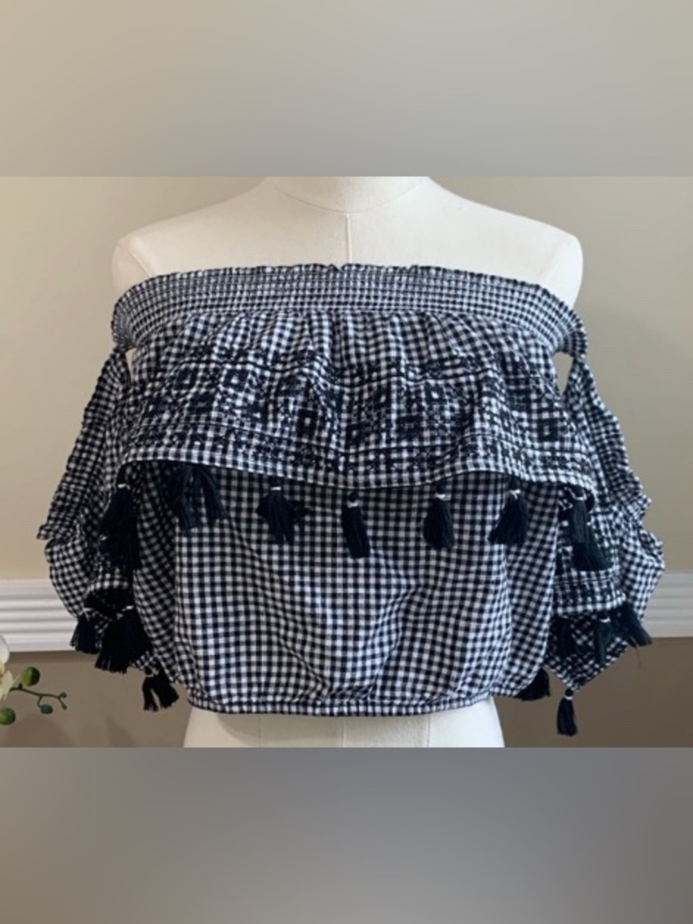 American Eagle Black & White Off The Shoulder Shirt Size Large